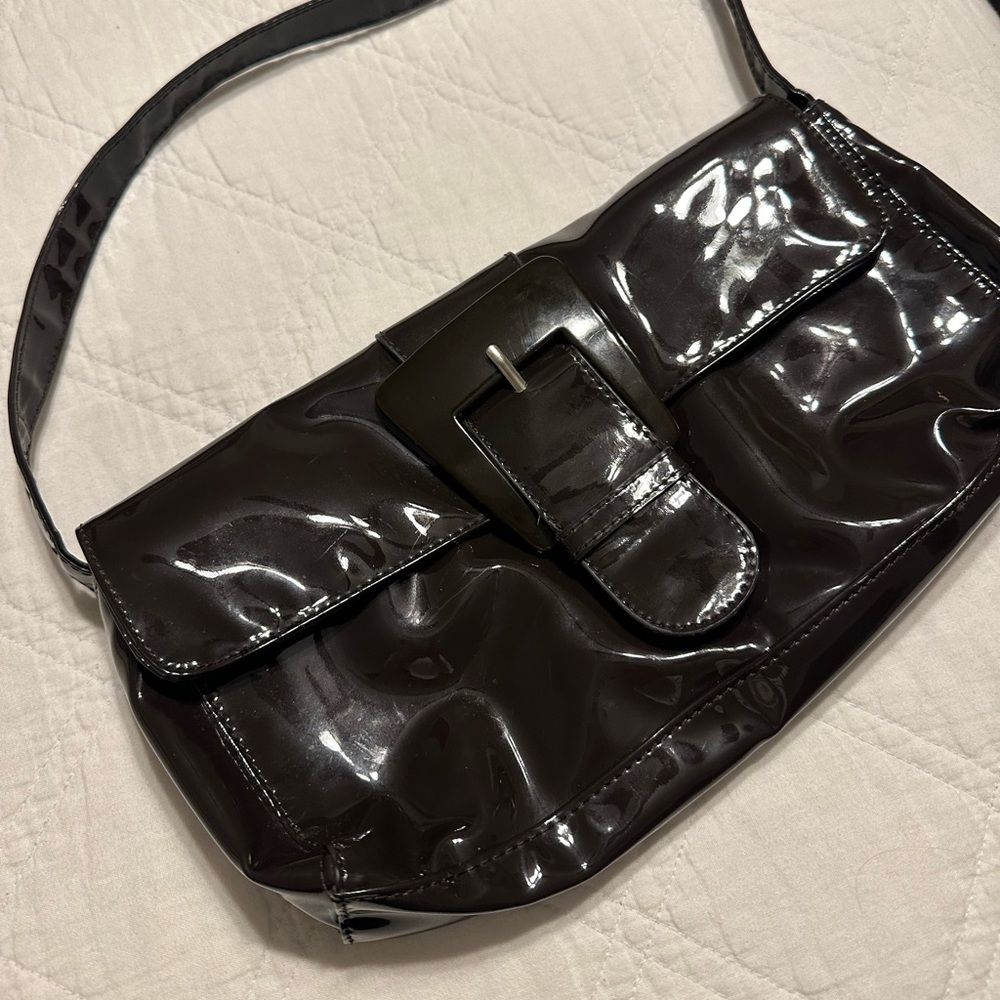 HAROLD’S VINTAGE Y2K PATENT BROWN BAGUETTE PURSE WITH LARGE BUCKLE 👜